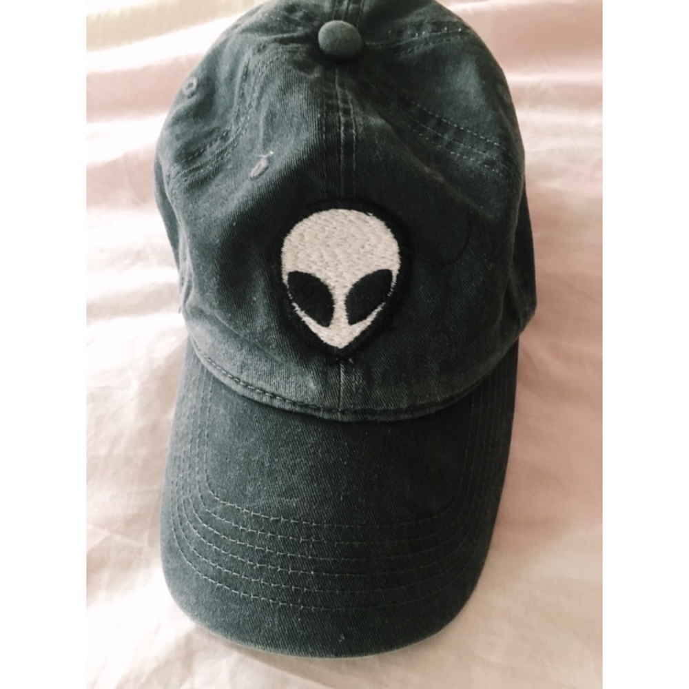 Alien Brandy Melville hat